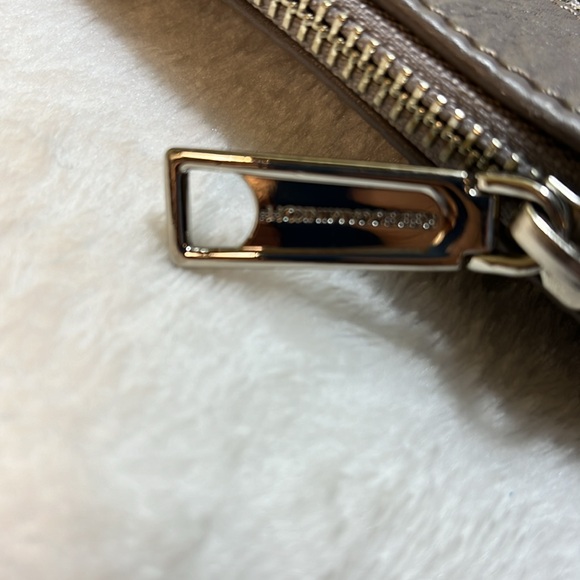 Crossover Rebecca Minkoff bag tan with silvertone chain and zipper - Picture 3 of 7